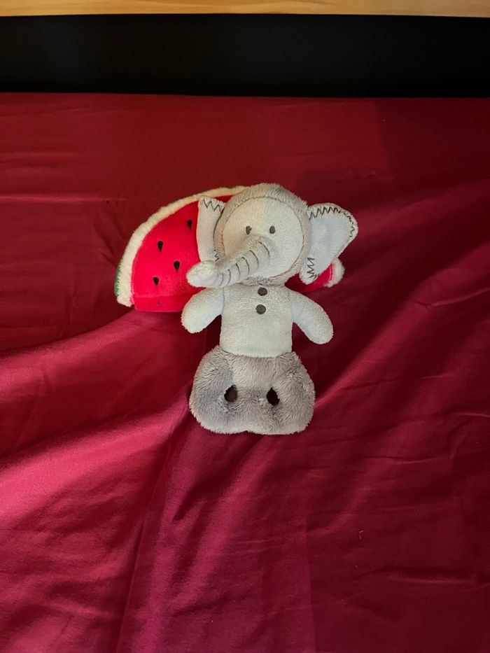 Lot peluche et hochet bébé