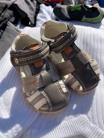 Sandales taille 20