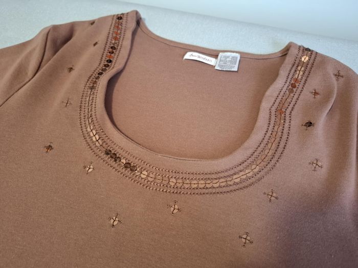Beau tee-shirt femme Anne Weyburn 46/48 chocolat sequins excellent état - photo numéro 5