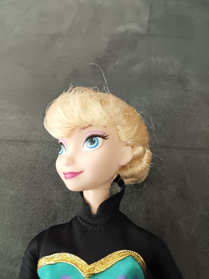 Elsa reine des neiges mattel Très bon état - photo numéro 2
