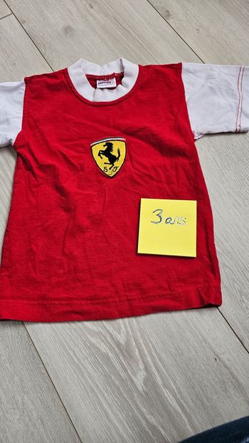 T shirt 3-4 ans Ferrari