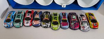 Lot 10 voitures à friction