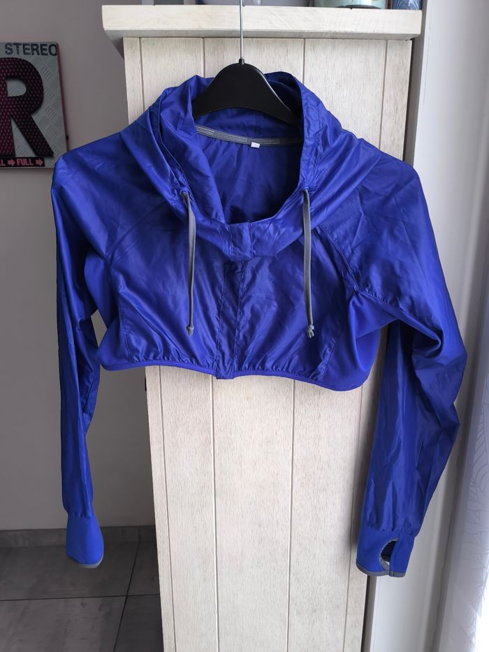 Veste courte matière K-Way femme