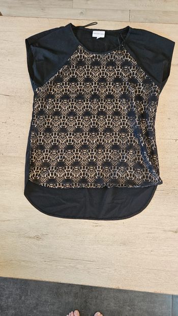 Blouse noire avec dentelle et couche beige, manches courtes, Trend One, 42
