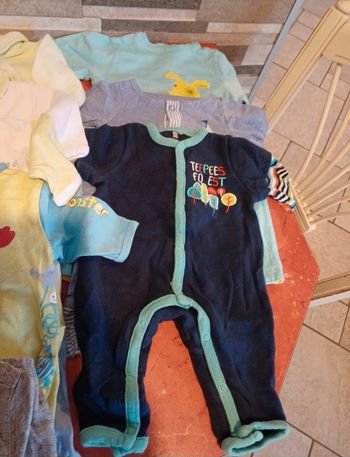Lot de vêtements garçon taille 1 mois été