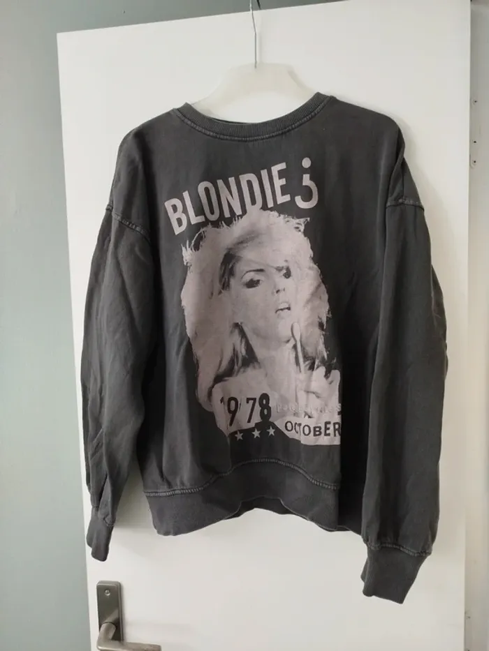 Sweat Blondie M