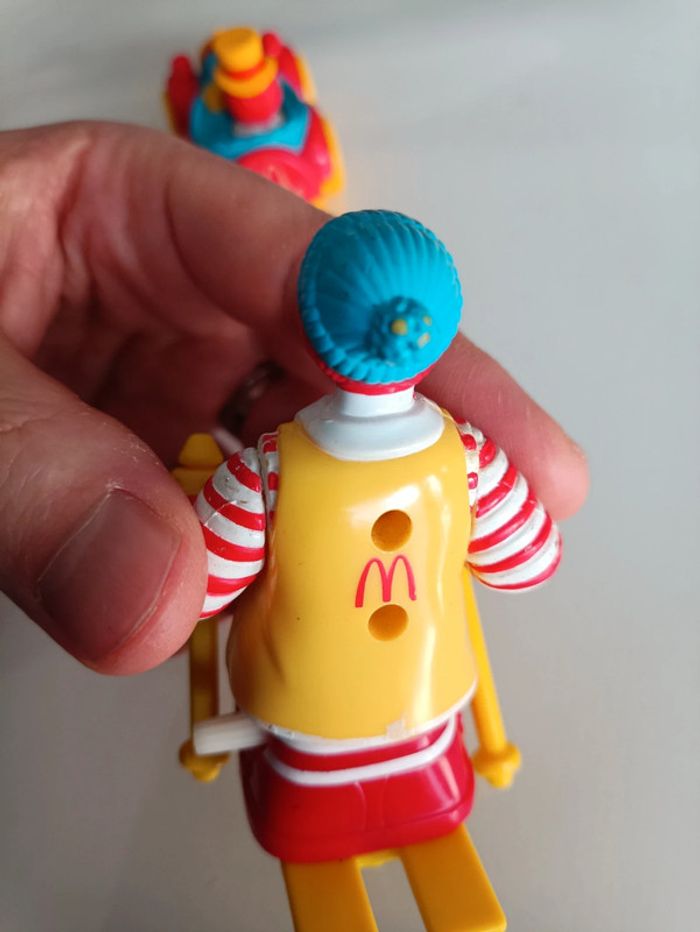 Lot de 2 Figurines McDonald's Vintage - Ronald en Voiture et Ronald sur Skis (avec défauts) - photo numéro 8