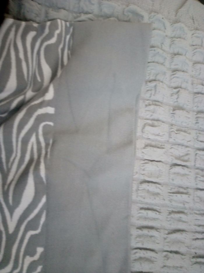 Pantalon blanc et gris - photo numéro 2