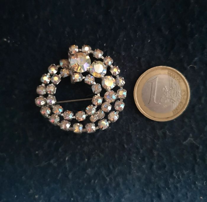 Jolie broche spirale a strass - photo numéro 3