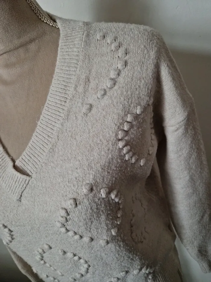 Pull pompon beige kiabi taille s - photo numéro 2
