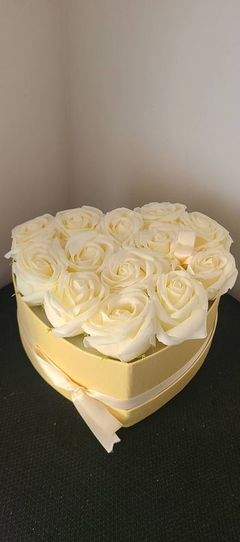 Bouquet Cadeau Fleur de Savon - 14 Roses Crème - Rond