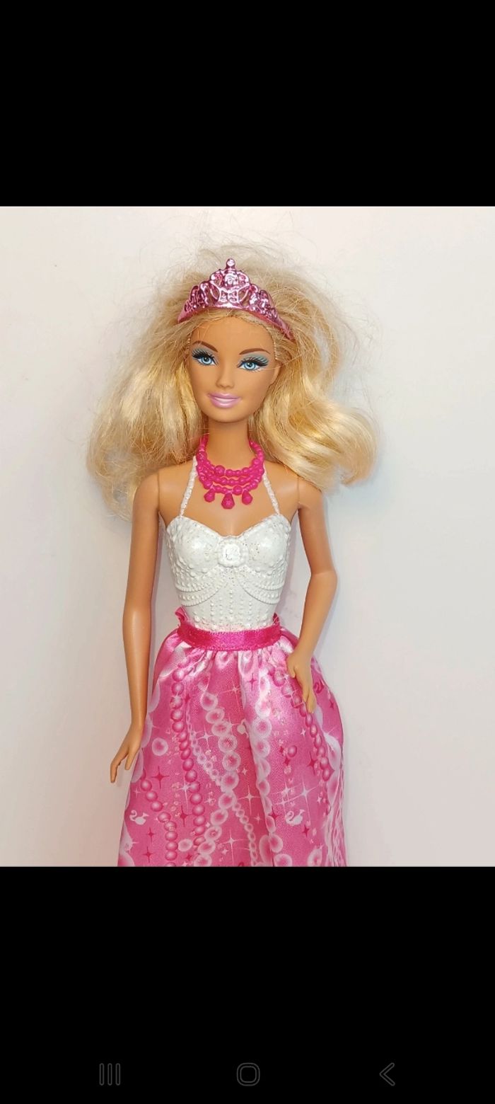 Poupée mattel Barbie Fashion Meets Fairytale Series x9439
Poupée et ensemble compris - photo numéro 2