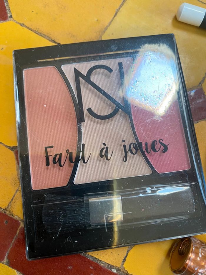 Lot maquillage - photo numéro 2