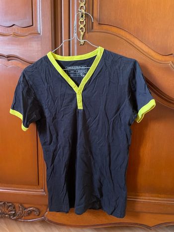 Tee shirt noir et jaune