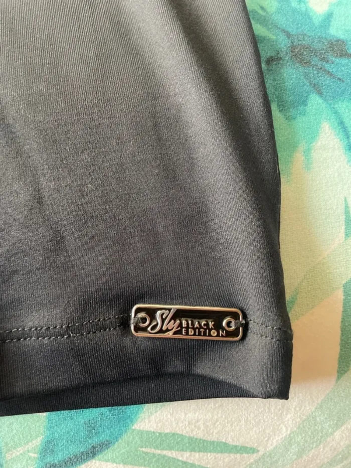 Robe moulante décolletée - photo numéro 6