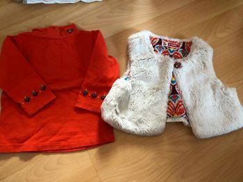 Très bel ensemble sous pull et gilet moumoute fille6 mois DPAM