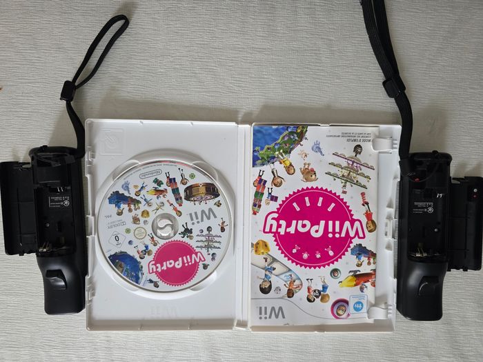 Lots accessoires  plus jeux wii party - photo numéro 3