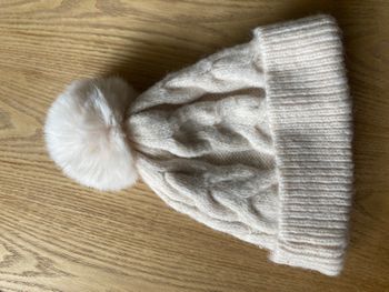 bonnet maille torsadée avec pompon taille 6/8 ans
