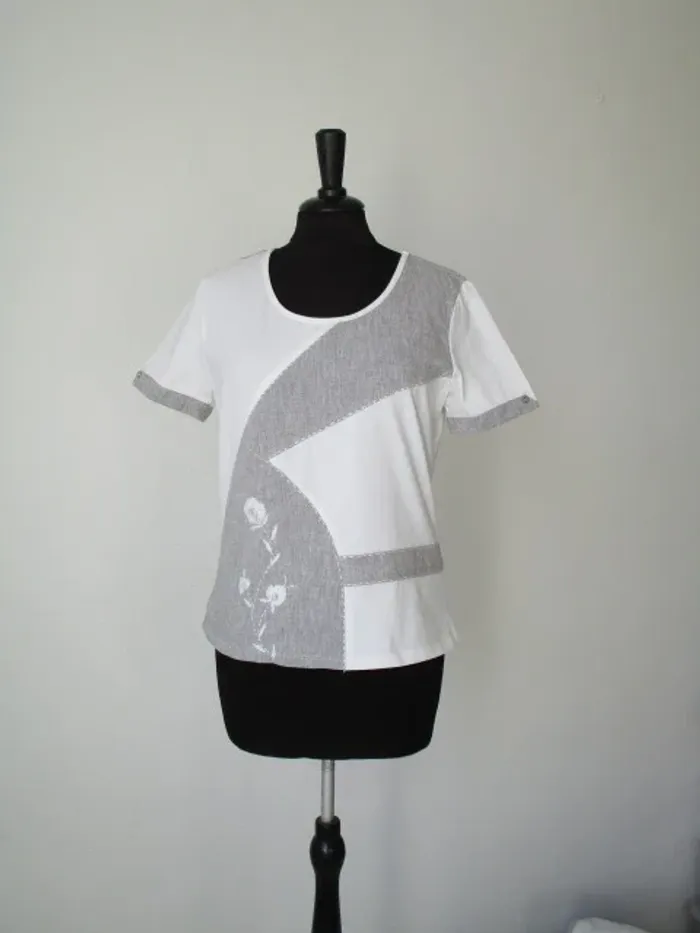 T-shirt blanc/gris Aura 38 TBE