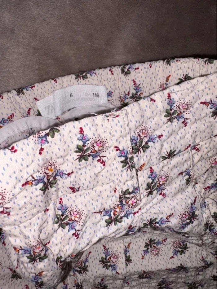 Pantalon fille Zara taille 6 ans fleuri en très bon état. - photo numéro 6
