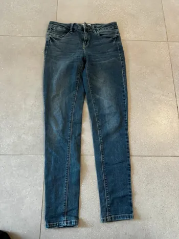 Jean cache cache, très bon état, 37x95cm