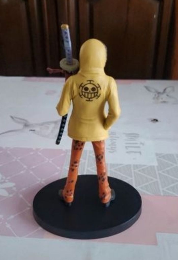 Figurine one piece trafalga law officielle - photo numéro 4