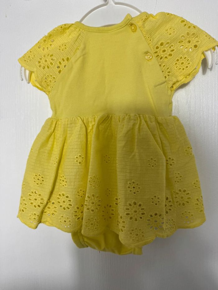 Lot 6 vêtements donc 4 neufs 1 mois - photo numéro 5