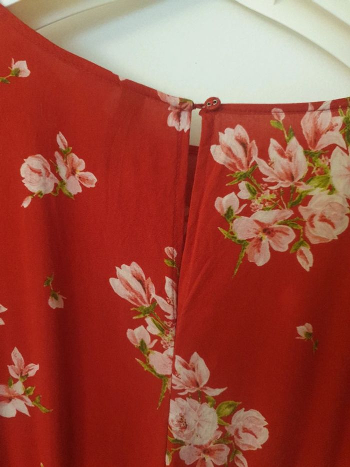 Jolie robe rouge fleurie 🌸 - photo numéro 6