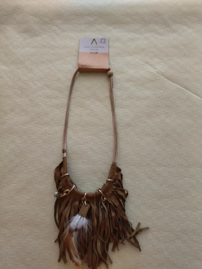 Collier About Accessoires. Neuf