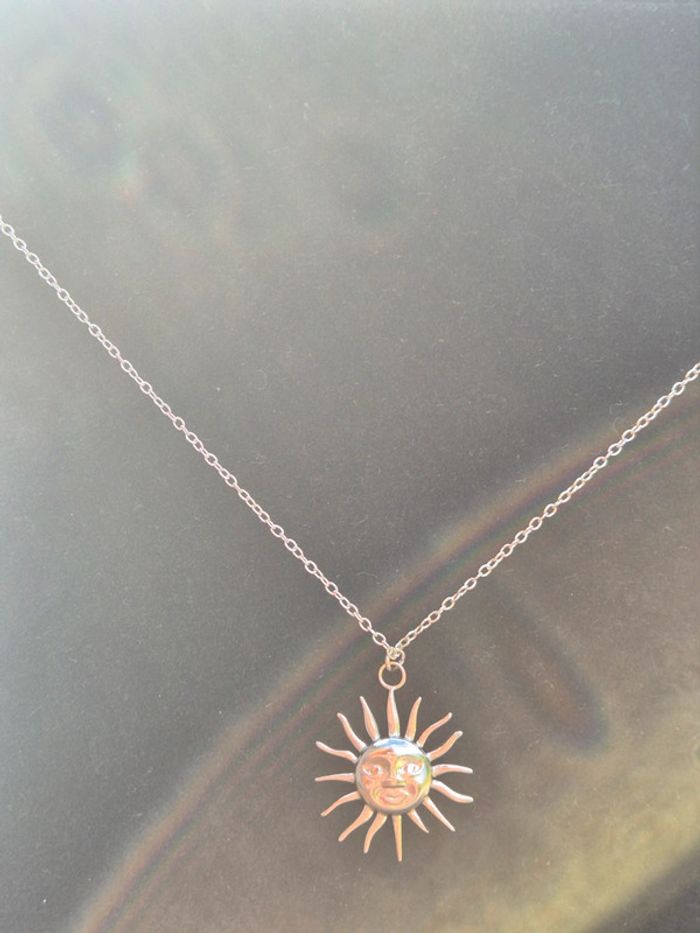 Jolie collier avec pendentif soleil - photo numéro 5