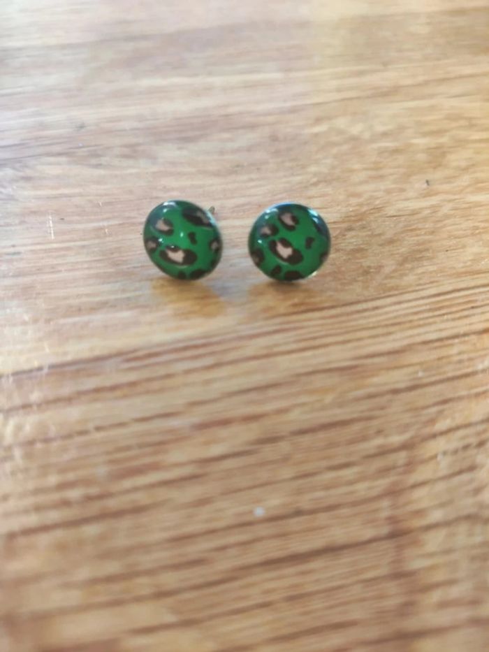 Boucle d'oreilles léopard vert - photo numéro 3