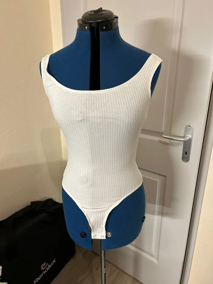 Body blanc naked