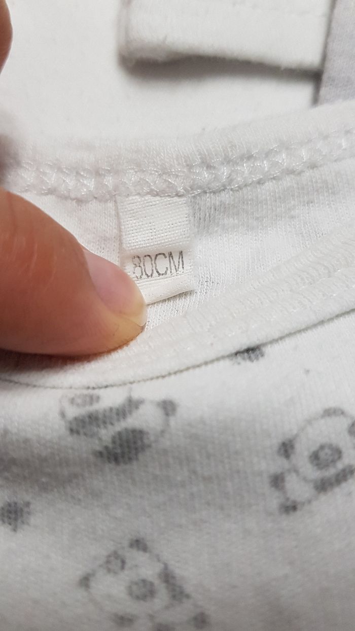 Lot de 5 bodies 12mois - photo numéro 3