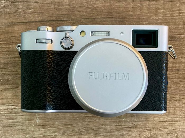 Fujifilm X-100 VI - Nombre d'obturateurs : 4 600 - Excellent état, mais DÉFAUT n° 366 - photo numéro 8