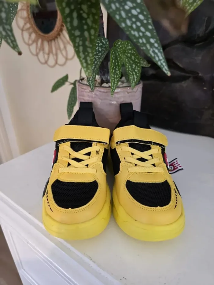 Chaussures Pokémon Pikachu – Taille 28, neuves - photo numéro 4
