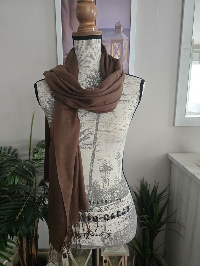 Grand foulard marron - photo numéro 4