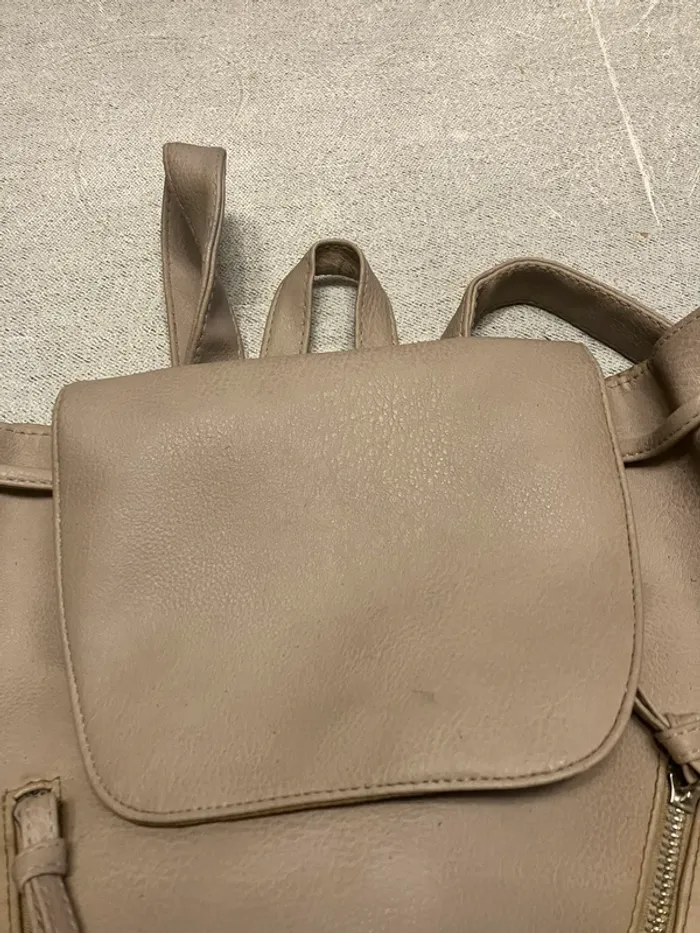 Sac à dos Atmosphere beige en simili cuir – tendance et fonctionnel - photo numéro 2