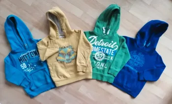 Lot de 4 pulls sweats à capuche 4 ans