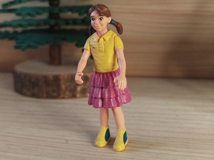 Schleich fillette figurine personnage