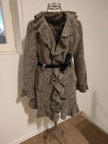 Manteau à volants