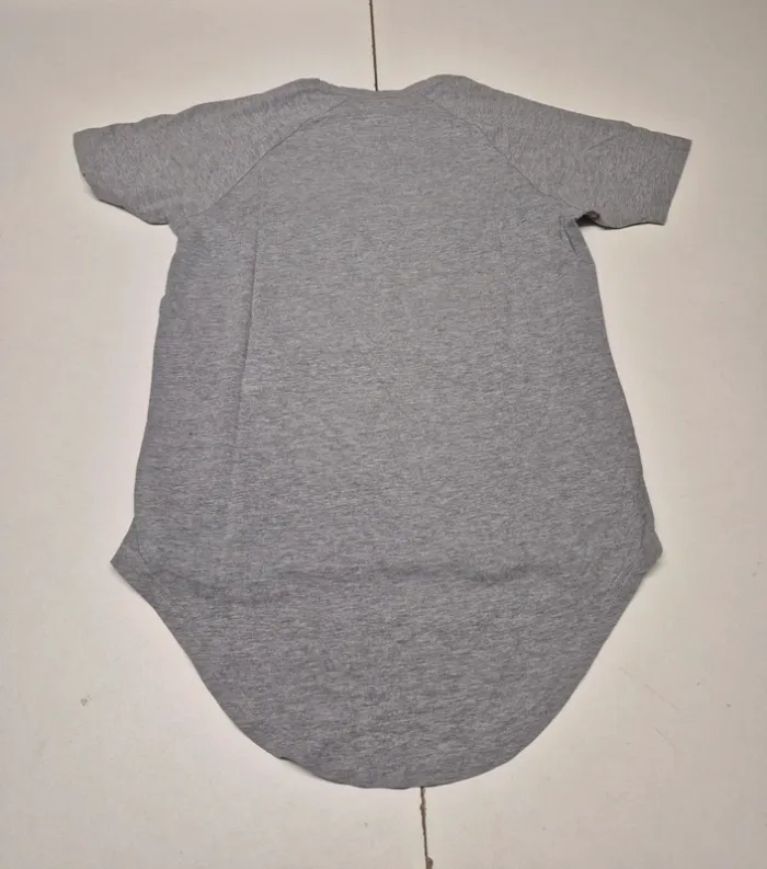 Tee-shirt gris - photo numéro 3