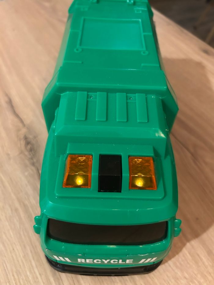 Camion de recyclage - photo numéro 2