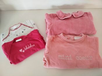 Lot vêtements fille 6 mois – pyjamas & bodys