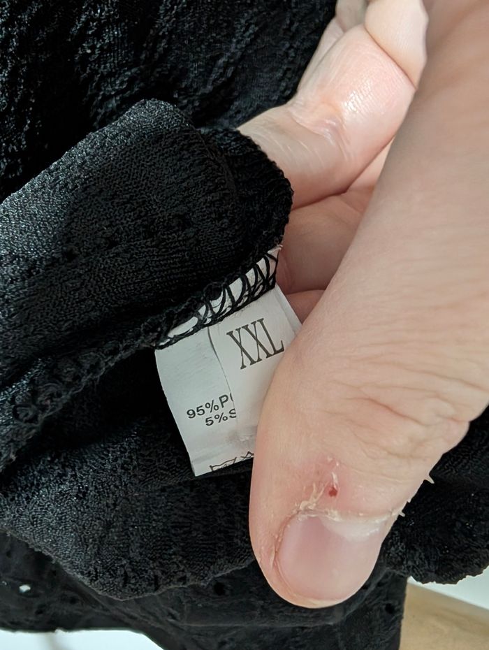 🌸 Femme 🌸 Haut noir brodé – Taille XXL – Neuf (juste lavé) - photo numéro 3