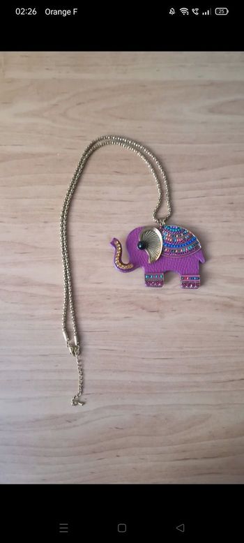 Collier neuf fait main Éléphant cuir et perles