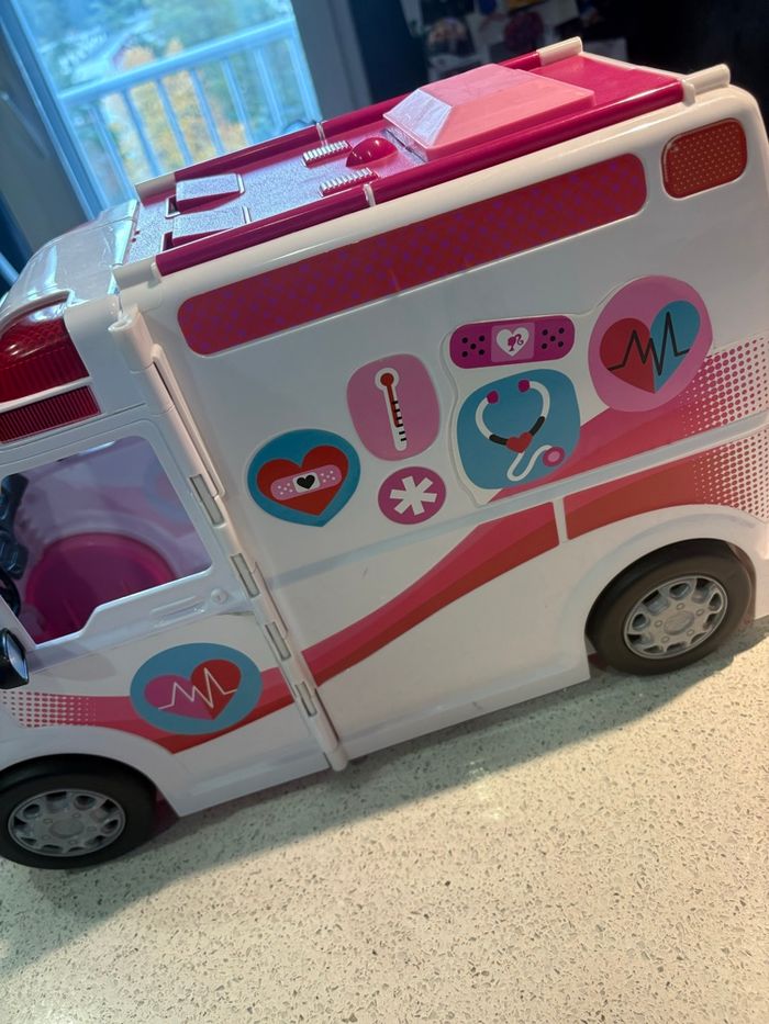 Ambulance Barbie + accessoires - photo numéro 8