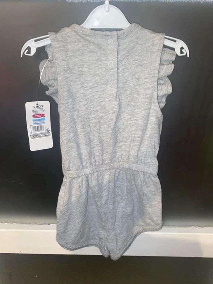 Combi-short 3 mois - photo numéro 3