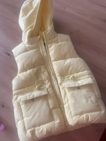 Doudoune sans manches kiabi jaune pastel 3ans