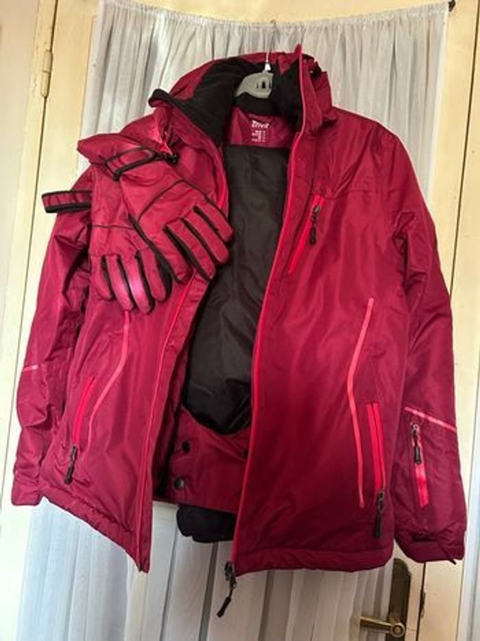 Ensemble de ski blouson pantalon et  gants , ensemble neuf jamais porté