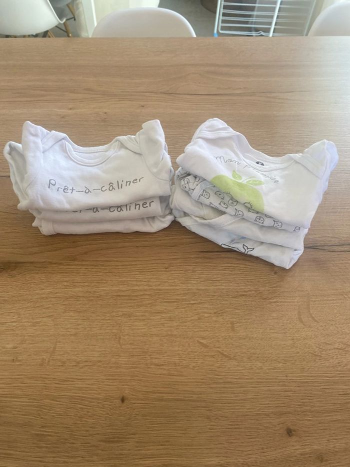 Lot 7 bodys manches courtes